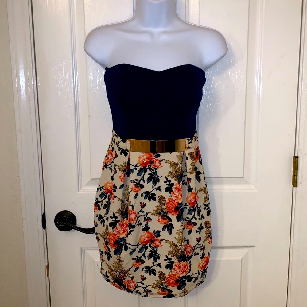 🌹New beautiful floral dress with belt